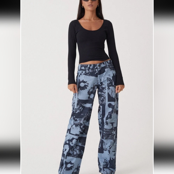 Motel Low Rise Parallel Jean in Photo Collage Blue S - Picture 1 of 14